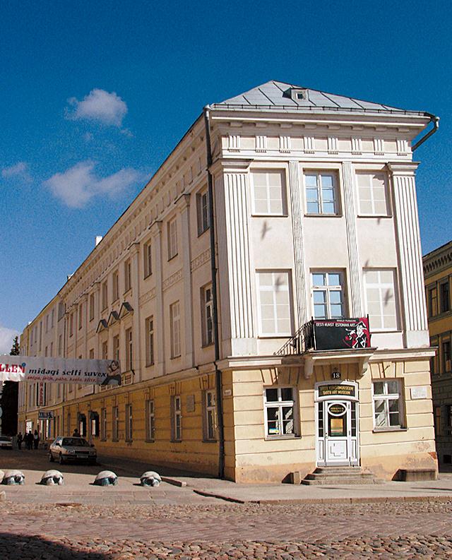File:Tartu Kunstimuuseum_Raekoja platsi hoone.jpg